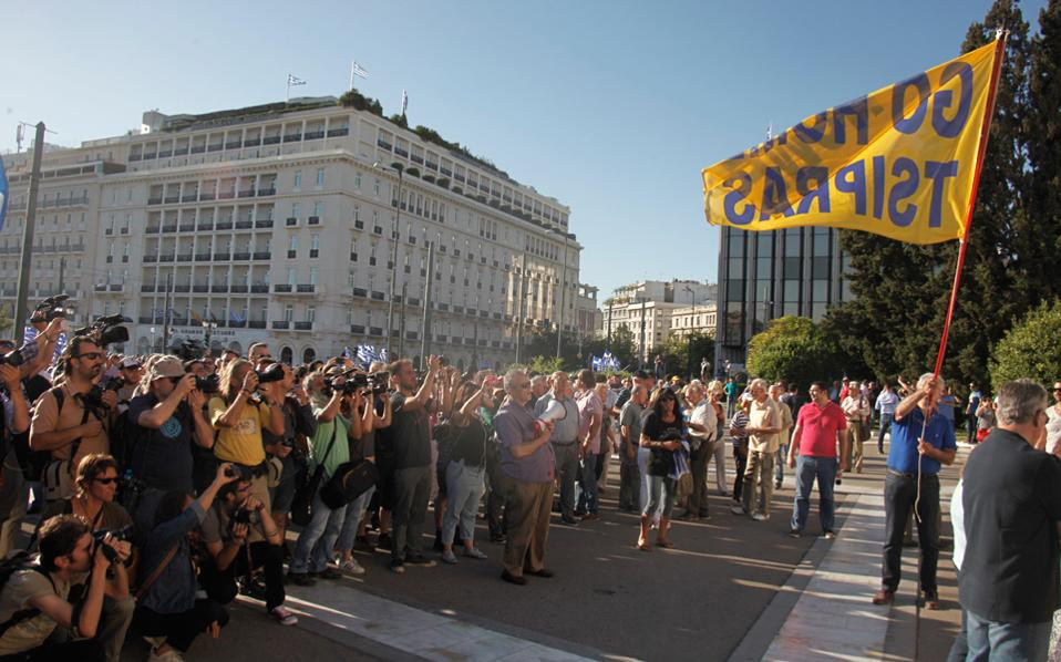 Στις 15 Ιουνίου στο Σύνταγμα ξανά οι  «Παραιτηθείτε»